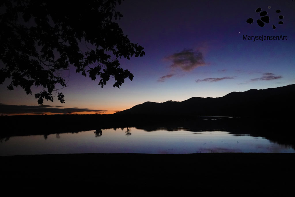 Sunset over Lake Tinaroo by Maryse Jansen